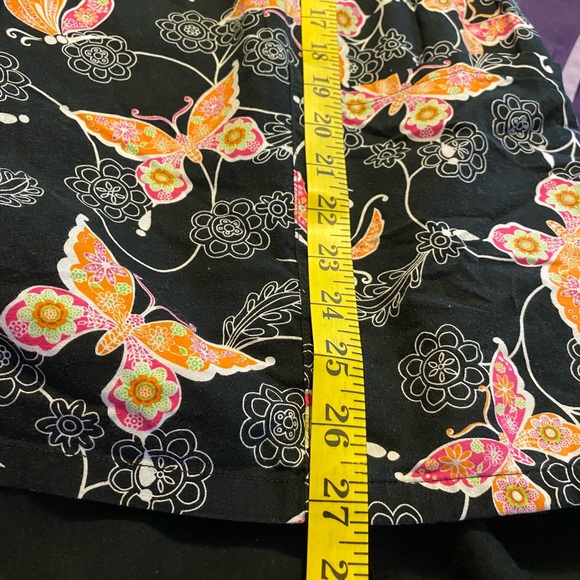Black w/orange butterfly print scrub top. XL elastic waist front pockets. - Picture 4 of 7